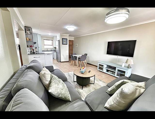 2 BEDROOM APARTMENT FOR SALE IN BEDFORDVIEW